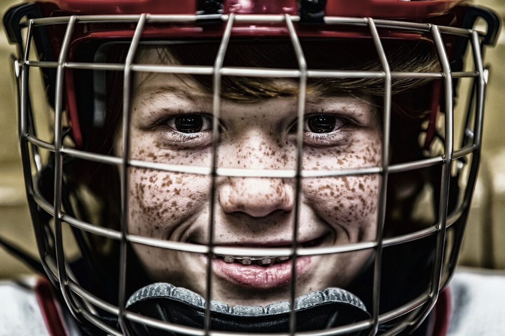 FoxMind-Games: Sports Dice-Hockey-Board-Game, Shoot The Puck Beat The Goaltender to Score, Easy to Learn Fun to Play, 2 or 4 Players, Ages 7+